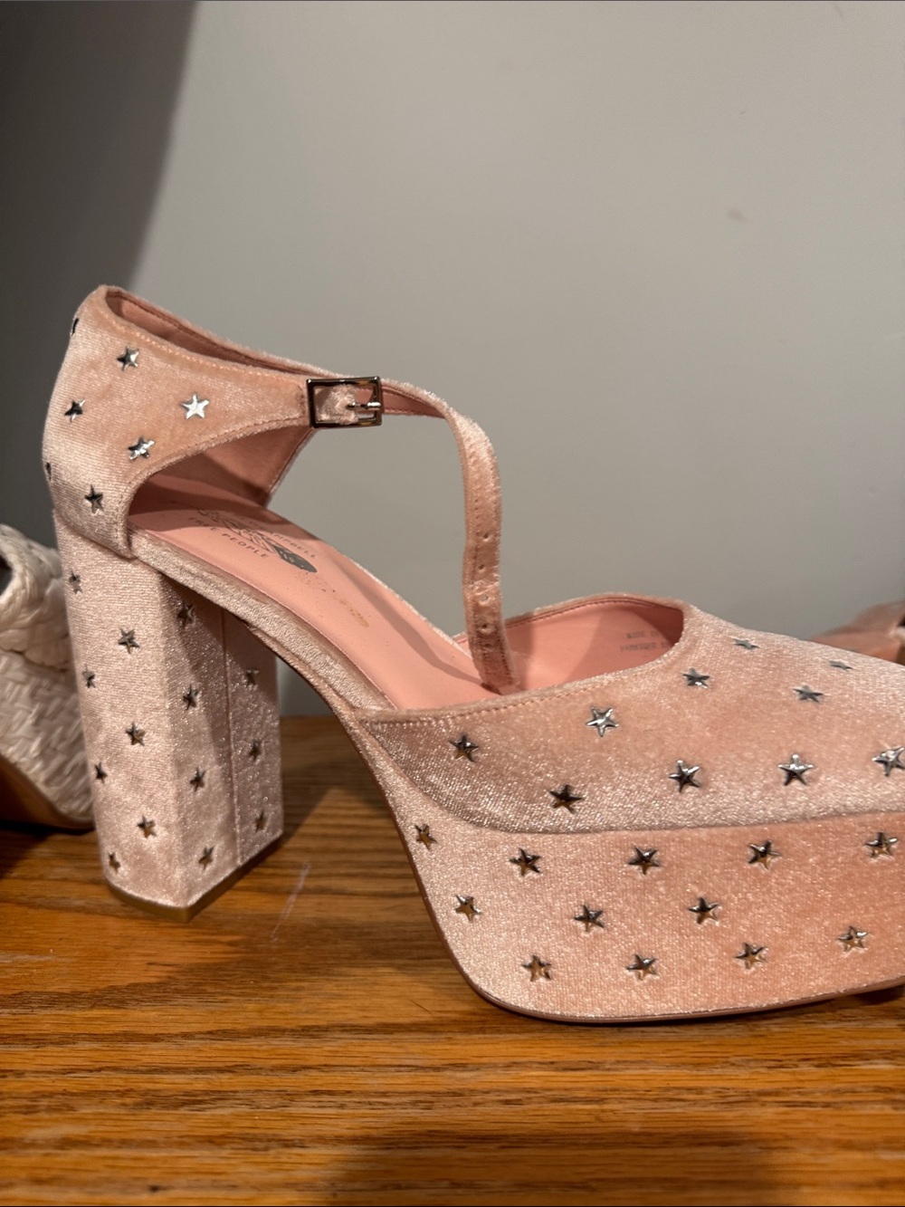 Jeffrey Campbell Free people Brand New Blush Pink Velvet Platform Mary Janes